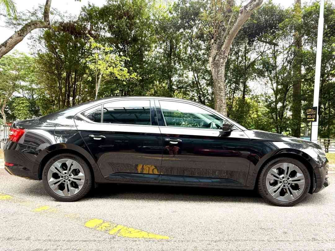 SKODA Superb 2.0 TSI Ambition (A) (Category: Used Cars) located in Singapore. Submitted by queenscarpl (Listing ID 1429778632, Image 2). Description: Showroom: Sin Ming 176 Sin Ming Drive #01-18 Singapore 575721 Sales Contact: Alvin Ng tel:88132929 .