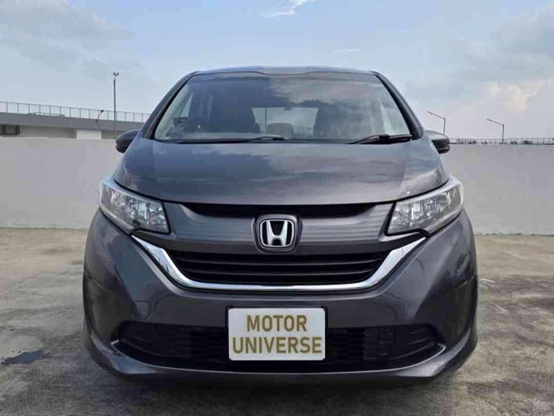 Honda Freed 1.5 G (A) (Category: Used Cars) located in Singapore. Submitted by motoruniverse (Listing ID 1454220000, Image 1). Description: Showroom: CARRO CENTER 60 JALAN LAM HUAT #04-37/38 CARRO CENTER Singapore 737869 1 owner only, beautiful condition unit, well maintained by owner and kept in excellent running condition, highly fuel-efficient, smooth engine and gearbox with no repairs required, 100% loan approval! 100% in house loan and bank 