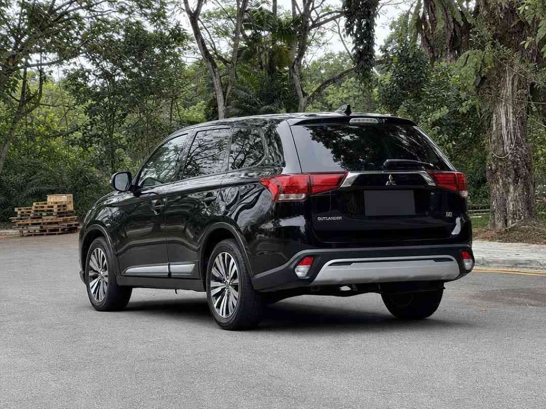 Mitsubishi Outlander 2.0 CVT Classic 7-Seater (A) (Category: Used Cars) located in Singapore. Submitted by carousell_certified_partners (Listing ID 1462584596, Image 2). Description: 1 owner unit, Comes with 1 year comprehensive warranty coverage! Popular 7 seater with good cabin space and fuel economy! Stunning black exterior paired with neat black seats interior! View with high expectations! All trade-ins are welcomed. Flexible viewing hours an