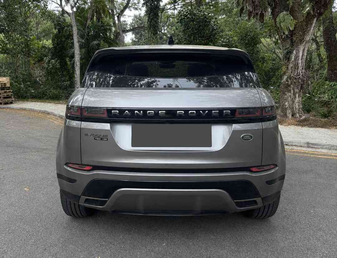 Land Rover Range Rover Evoque Mild Hybrid 2.0 Si4 R Dynamic HSE [249PS] (A) (Category: Used Cars) located in Singapore. Submitted by carousell_certified_partners (Listing ID 1464013791, Image 3). Description: Highest spec flagship model Evoque Mild Hybrid HSE! 296bhp P300! 0-100km/h at 6.5s! ARF $75441! Guaranteed buy back $45k when COE end! Cheapest and lowest depreciation in the market! 1 of only 6 dealers in Singapore to be awarded roll of hon
