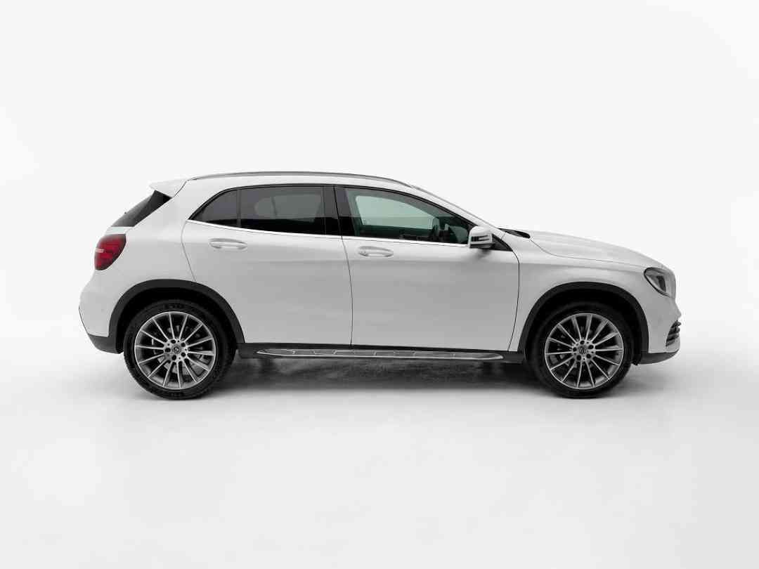 Mercedes-Benz GLA-Class GLA180 AMG Line (Category: Used Cars) located in Singapore. Submitted by vincar_pre-owned (Listing ID 1466296995, Image 2). Description: 1 owner unit! Smooth and powerful drive, packed with safety features. Perfect for daily commute. Contact us today to arrange a viewing for this unit at the V1ncar pre-owned showroom now! Features: Powered by 1.6L inline 4 cylinder turbocharged engine producing 120Bhp. Accessories: Reverse