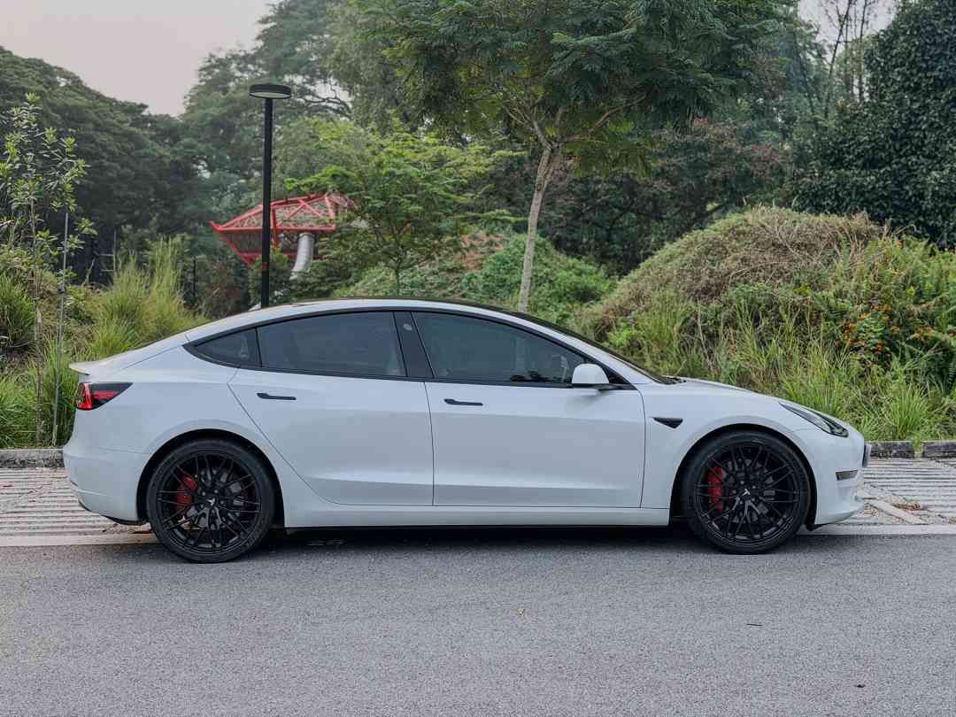 Tesla Model 3 Electric Performance (A) (Category: Used Cars) located in Singapore. Submitted by carbuyersclub (Listing ID 1454061846, Image 2). Description: Showroom: Car Buyers Automotive Pte Ltd 1 Kampong Ampat #07-09/10 Singapore 368314 Carbuyers club - sg #1 Tesla reseller, 500+ Google reviews, SGCM Premium Dealer 2026! New Road Tax till Feb 2027! Massive cash rebate of $30,086 at the end of COE. State of Health 86% for a peace of mind! M3P c