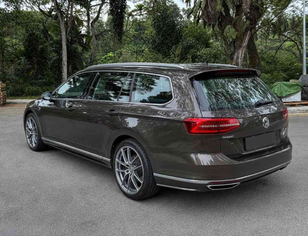 Volkswagen Passat Variant 2.0 TSI DSG R-Line (A) (Category: Used Cars) located in Singapore. Submitted by carousell_certified_partners (Listing ID 1461468664, Image 3). Description: Rare 1 owner unit! 2 years engine, gearbox and mu warranty coverage inclusive! A very rare Passat variant for sales! A sporty and yet spacious Stationwagon with good legroom space! A great buy if you looking for huge boot space for storage! Very well maintained with n