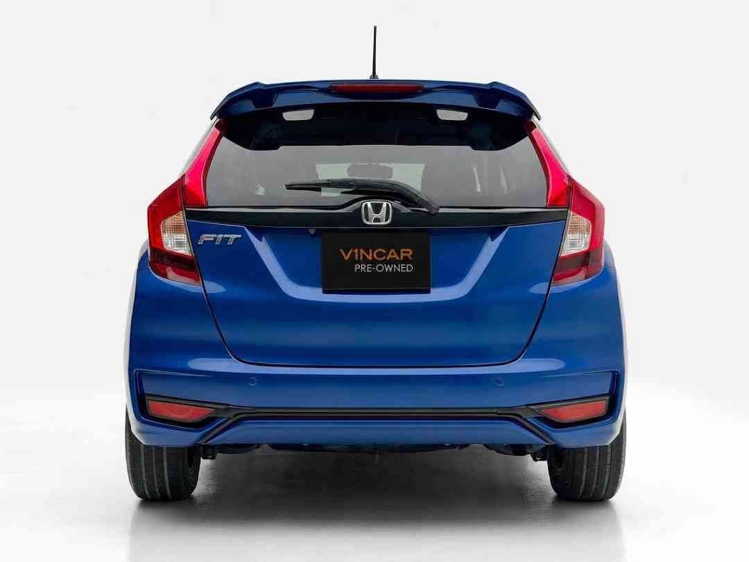 Honda Fit 1.3 G F-Package [2017 FL] (A) (Category: Used Cars) located in Singapore. Submitted by vincar_pre-owned (Listing ID 1465674725, Image 3). Description: One of the most popular japanese hatchbacks in the market! Easy to maintain with low fuel consumption and road tax. Extremely reliable for daily use! Spacious and comfortable interior for its size! Contact us today to arrange a viewing for this unit at the vincar pre-owned showroom now! A