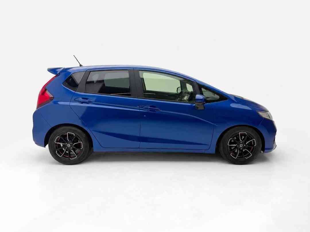Honda Fit 1.3 G F-Package [2017 FL] (A) (Category: Used Cars) located in Singapore. Submitted by vincar_pre-owned (Listing ID 1465674725, Image 2). Description: One of the most popular japanese hatchbacks in the market! Easy to maintain with low fuel consumption and road tax. Extremely reliable for daily use! Spacious and comfortable interior for its size! Contact us today to arrange a viewing for this unit at the vincar pre-owned showroom now! A