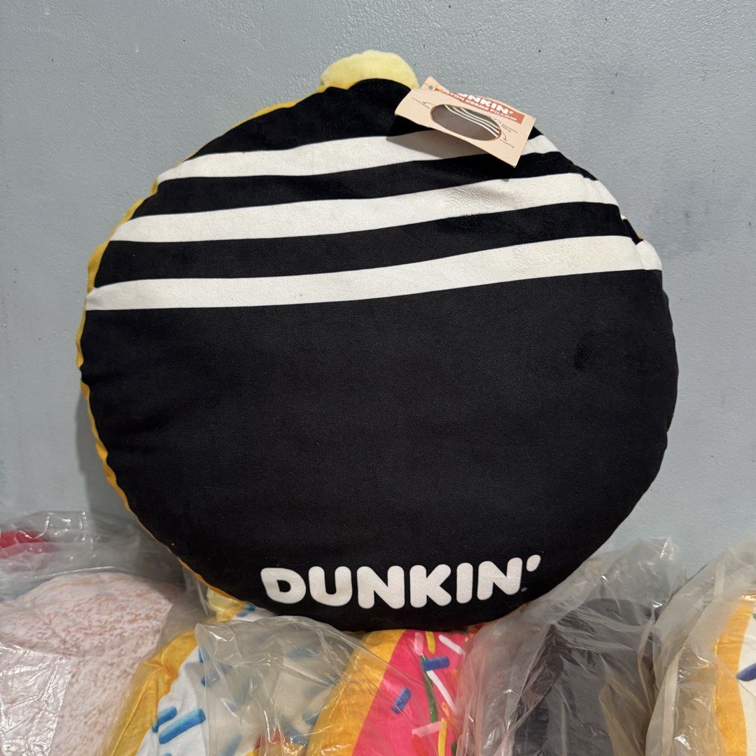 [100% ORIGINAL] Dunkin Pillow (Dunkin Butternut Pilw (Category: Children's Beds) located in Makati City. Submitted by freebster (Listing ID 1465369627, Image 3). Description: PRICE LIST: *Butternut (RARE) : 5,500 *Boston Kreme : 4,600 *Vanilla/Strawberry Sprinkle & Choco Wacko : 3,200 *Brown and Pink Dunkin Yan : 450 each *Mochi pillows, Bavarian :800 each EACH .