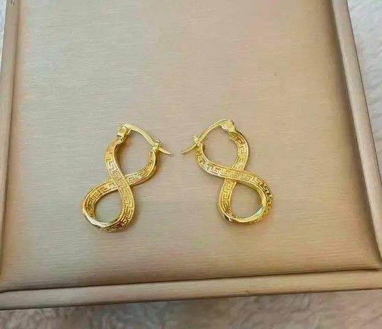14K Vermiel Gold Earrings (Category: Earrings) located in Caloocan City. Submitted by cheskhaionlinestore2.0 (Listing ID 1465187847, Image 3). Description: New Collection 🥰 14k GOLD VERMEIL Super Sale ⚡ Earrings ₱700 only 📌 What is Vermeil Gold? 14K Vermiel Gold Gold vermeil (pronounced ver-may) is a high-quality type of gold-plated jewelry defined by a sterling silver base metal, a thick gold layer (at least 2.5 microns), and a gold purity of 