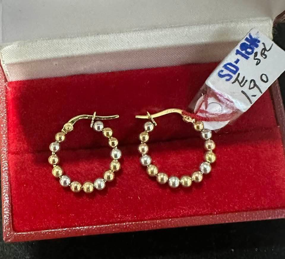 18k Saudi gold tricolor bubble loop Earrings (Category: Earrings) located in Manila. Submitted by bhelgoldseller2ndaccount (Listing ID 1465222259, Image 2). Description: New!!✨New!!✨New!! Authentic 18k Saudi Golds 💯pawnable/naisasanla 💯with high appraisal rate 💯good investment 💯Direct supplier price 👉OPEN for resellers 🌺please take time to evaluate their actual sizes and grams 👉Best panggift for all occasions ✅ Sold per grams not per piece