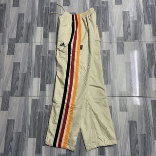 (Category: ) located in . Submitted by stripes.swoosh.store (Listing ID 1465282456, Image 1). Description: .