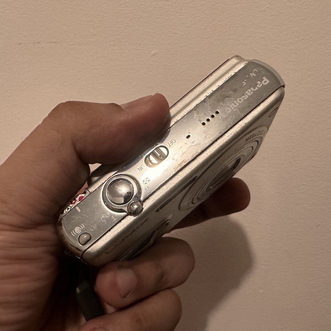 2nd Hand Lumix FX50 (7.2 Megapixels) - No Issue (Category: Cameras) located in Quezon City. Submitted by manila_segunda_mano (Listing ID 1465339943, Image 2). Description: 2nd Hand Lumix FX50 (7.2 Megapixels) - No Issue Price: ₱3.8K Inclusions: • Unit (please zoom in/out for cosmetic details) • Battery • Strap • Charger Interested? Please send us a direct message for a faster transaction. Sample photos are available upon request. Thank you, admin