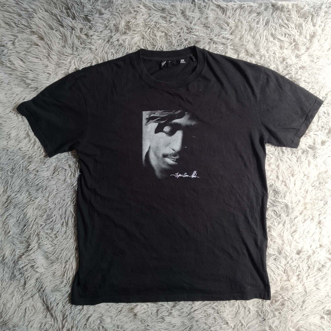 2pac Black Graphic shirt (Category: Tshirts & Polo Shirts ) located in Panabo. Submitted by sinneddasalla (Listing ID 1465234833, Image 1). Description: 2pac "All eyez on me" size: XS fits to Medium Dimes: 21 x 27 9.8 color rate ❗pinhole color may vary due to lightning 📸.