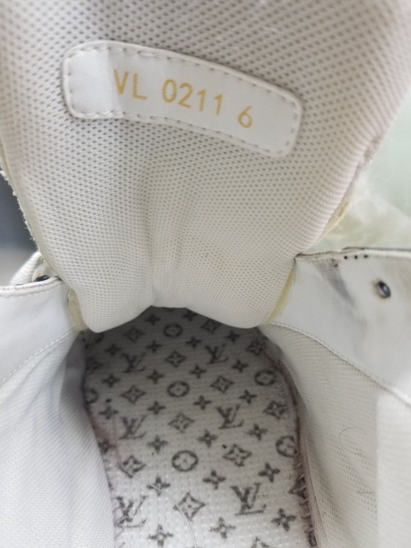 31d Louis Vuitton sneakers 40 (Category: Sneakers) located in Quezon City. Submitted by lykpossession (Listing ID 1465184275, Image 2). Description: Ask first if available.
