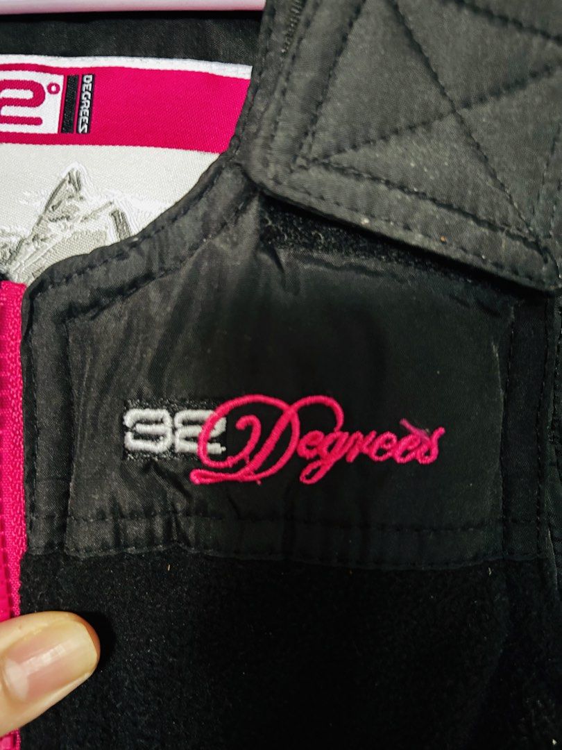 32 Degrees Weatherproof Heat tech (Category: Babies & Kids Fashion) located in Pasig City. Submitted by royalregistry (Listing ID 1465266148, Image 1). Description: - Brand: 32 Degrees Weatherproof - Size: 4T (Kids) - Black Snow Bib - Color: Black with pink accents - Closure: Pink front zipper - Upper Torso: Warm fleece lining with adjustable shoulder straps - Waist: Elastic waistband for a comfortable fit - Details: Matching pink embroidered log