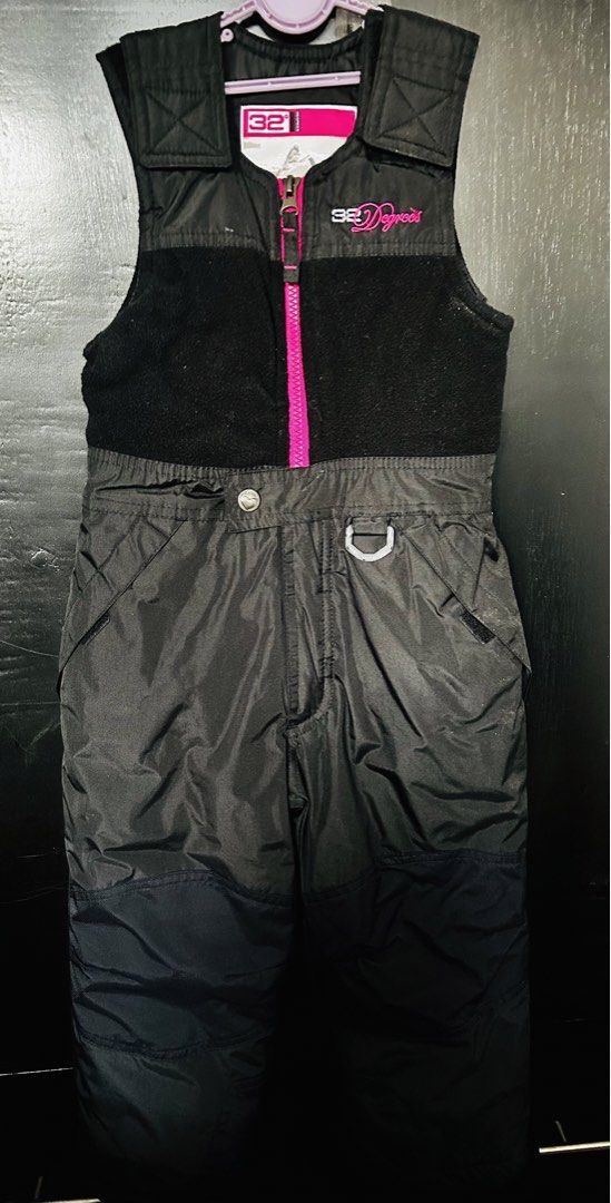 32 Degrees Weatherproof Heat tech (Category: Babies & Kids Fashion) located in Pasig City. Submitted by royalregistry (Listing ID 1465266148, Image 2). Description: - Brand: 32 Degrees Weatherproof - Size: 4T (Kids) - Black Snow Bib - Color: Black with pink accents - Closure: Pink front zipper - Upper Torso: Warm fleece lining with adjustable shoulder straps - Waist: Elastic waistband for a comfortable fit - Details: Matching pink embroidered log