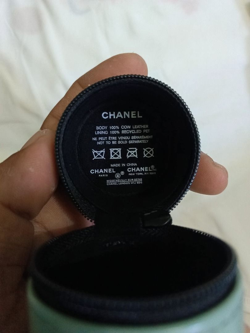 3 Essential Brushes Chanel Limited Edition (Category: Makeup) located in Bulacan. Submitted by aryanarjay18607 (Listing ID 1465189064, Image 2). Description: Brand New Limited Edition 3 Essential Brushes from Chanel .