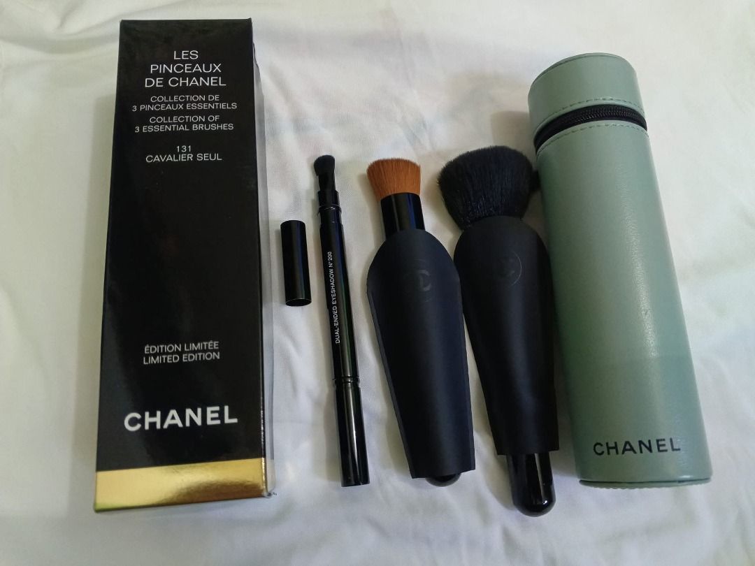 3 Essential Brushes Chanel Limited Edition (Category: Makeup) located in Bulacan. Submitted by aryanarjay18607 (Listing ID 1465189064, Image 1). Description: Brand New Limited Edition 3 Essential Brushes from Chanel .