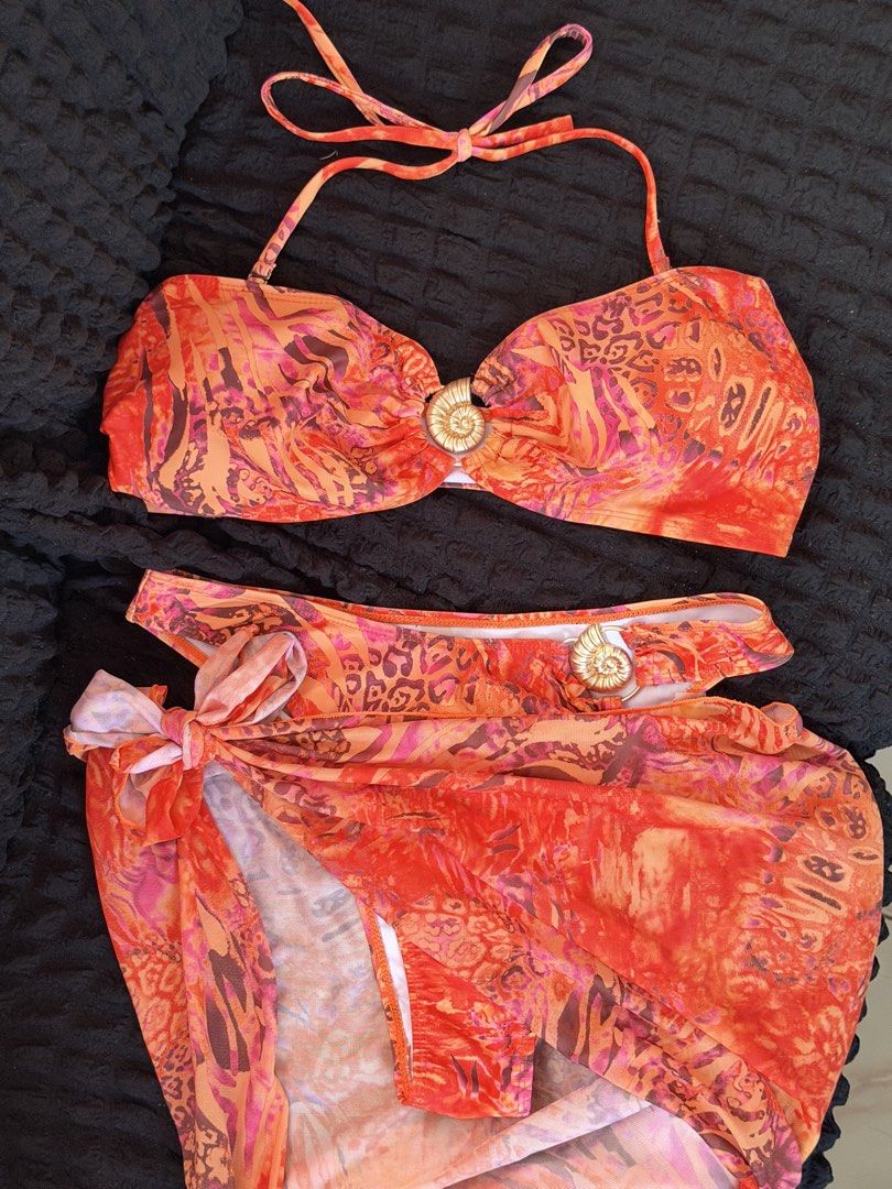 3-Piece Swimsuit (Category: Bikinis & Swimsuits) located in Lucena. Submitted by lexshiine (Listing ID 1465205535, Image 1). Description: size: l on tag MOP: MariBank MOD: J&T.