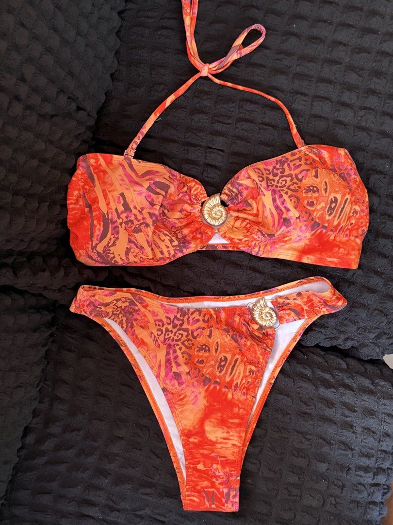 3-Piece Swimsuit (Category: Bikinis & Swimsuits) located in Lucena. Submitted by lexshiine (Listing ID 1465205535, Image 2). Description: size: l on tag MOP: MariBank MOD: J&T.