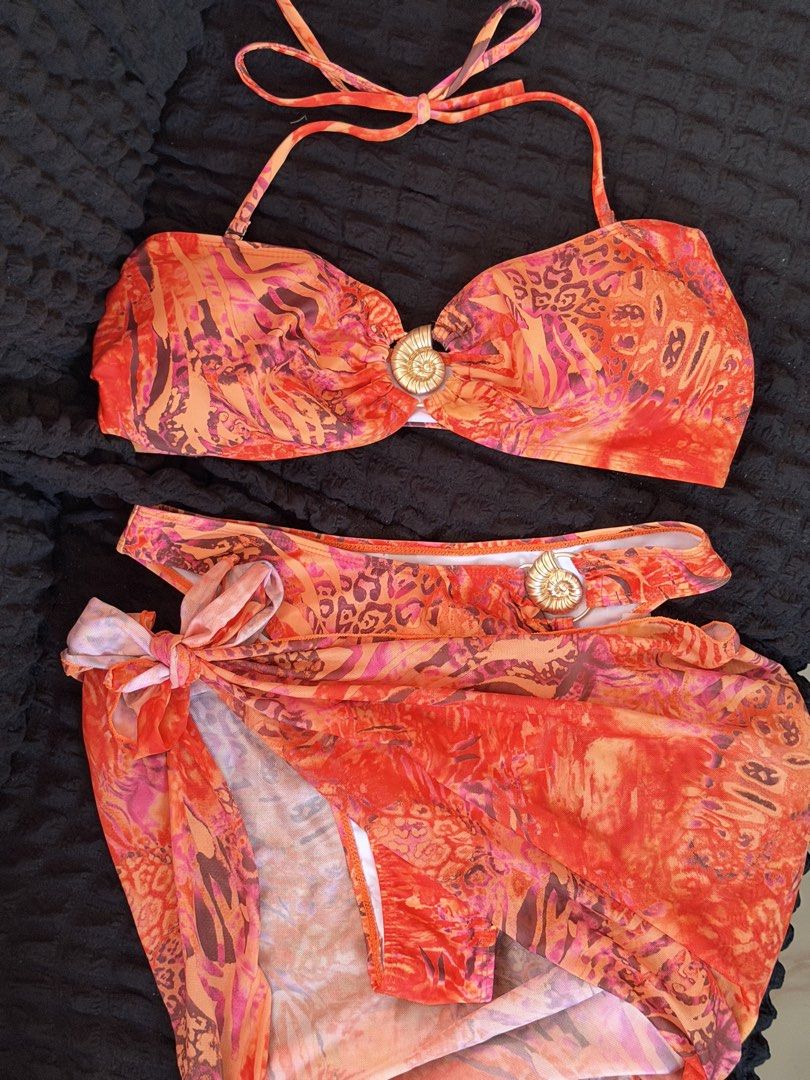 3-Piece Swimsuit (Category: Bikinis & Swimsuits) located in Lucena. Submitted by lexshiine (Listing ID 1465205535, Image 3). Description: size: l on tag MOP: MariBank MOD: J&T.