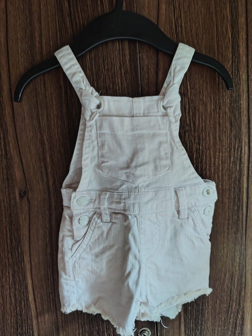 6-18months TakeAll Outfits (Category: Babies & Kids Fashion) located in San Pablo. Submitted by joanareyes_30 (Listing ID 1465183208, Image 1). Description: Selling my baby girl's outfits. These are good qualities and some are worn only once..