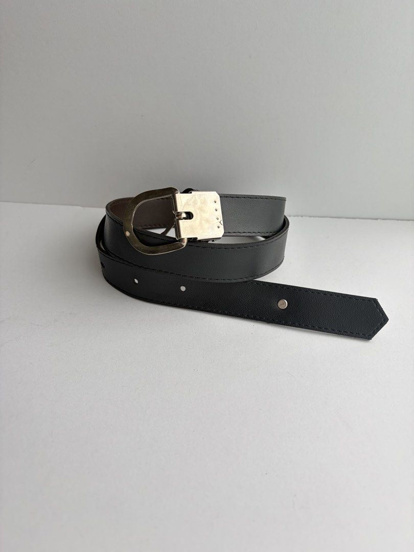 9. Brown Leather Belt 55 (Category: Belts) located in Quezon City. Submitted by wagwagan_ukay_blues (Listing ID 1465234516, Image 3). Description: From Japan In good condition Signs of usage Please manage your expectations Hole size -24”-28” Width -.9” Overall-33” Novaliches Qc.