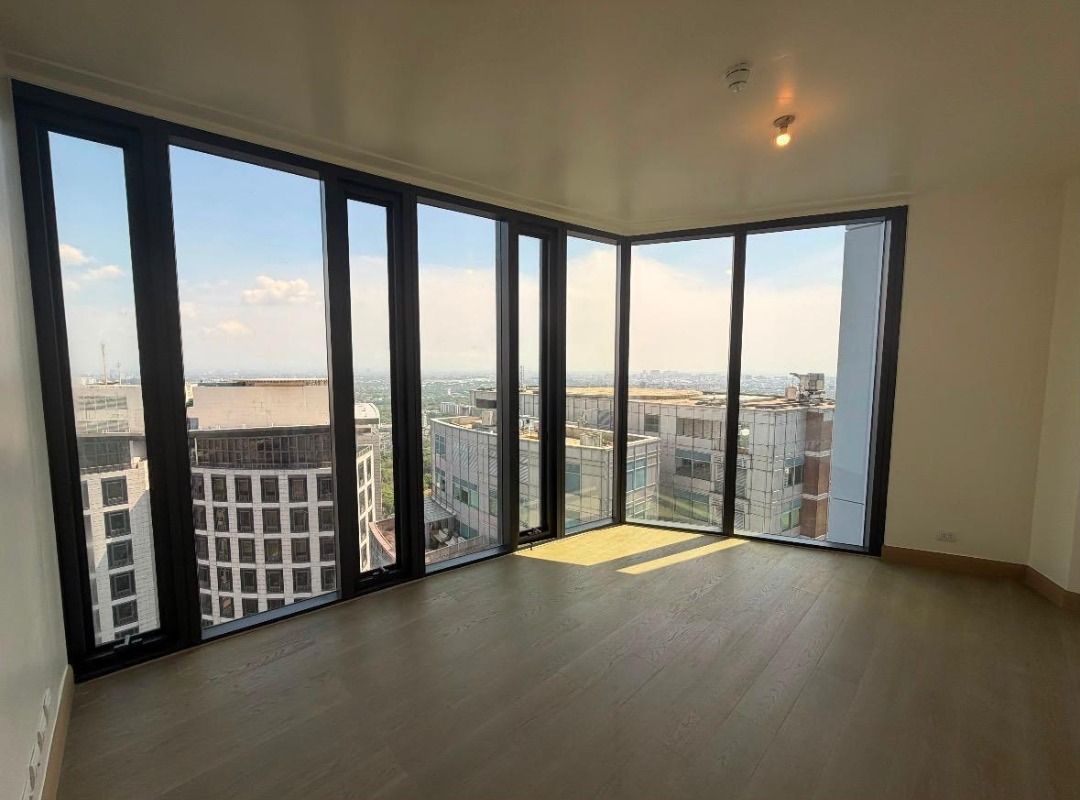 📍 Aurelia BGC - West B Premier (Category: Apartments & Condos) located in Makati City. Submitted by renzproperties (Listing ID 1465302907, Image 3). Description: 📍 Aurelia BGC - West B Premier For Sale - ₱198M + buyer’s charges 3BR + den 3.5TB FA: 280 sqm Inclusions: Semi Furnished Parking: 2 slots Features: - West “B” Premier - Few floor below penthouse - All rooms facing Forbes Park *DIRECT TO OWNER* ⬇️More properties⬇️ FB & IG - renzproperti