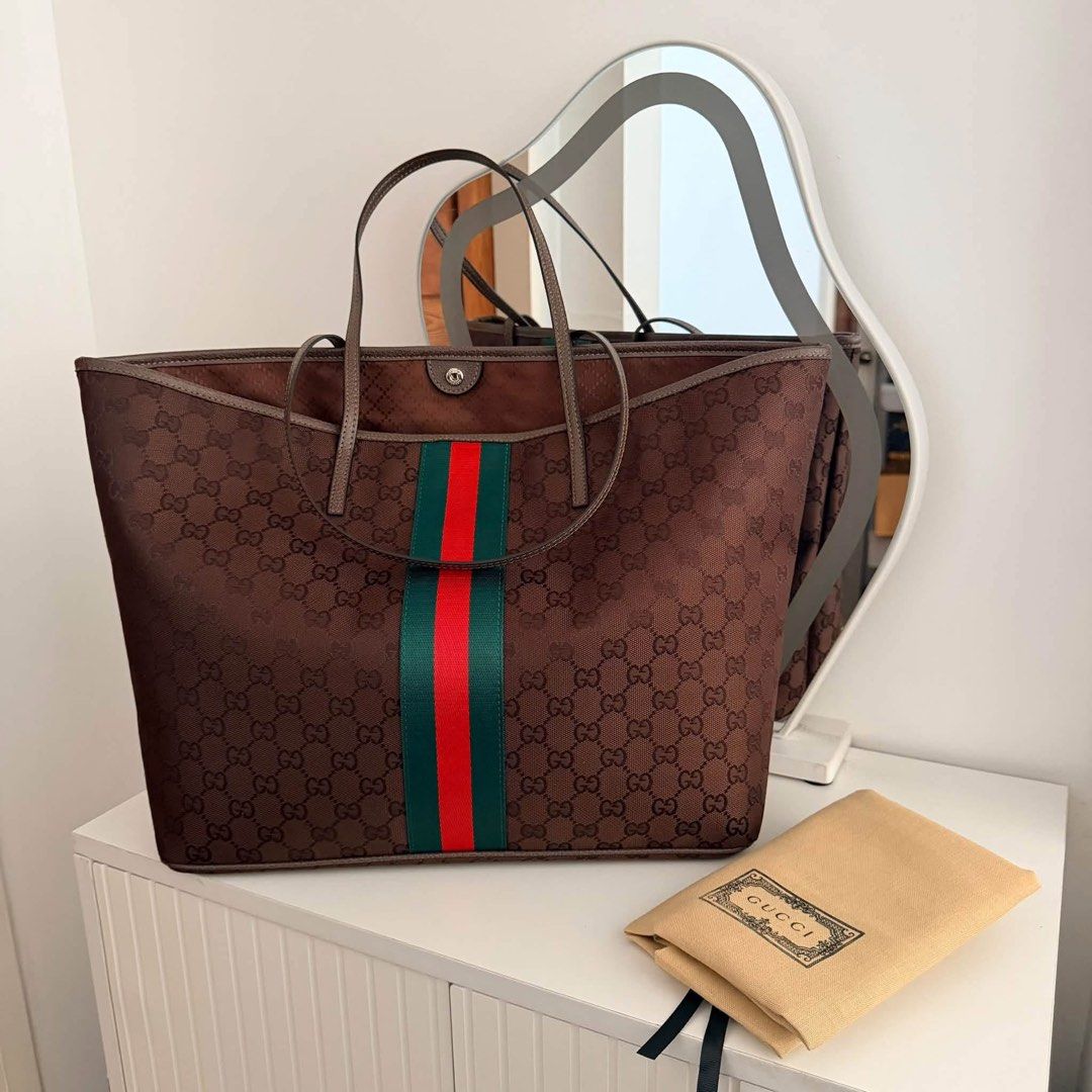 🖤 GUCCI Classic Ophidia Large Tote Monogram Bag (Category: Luxury Bags & Wallets) located in Caloocan City. Submitted by mohsin2 (Listing ID 1465206542, Image 1). Description: GUCCI Classic Ophidia Large Tote Monogram Bag 13,980 plus sf Like new/Brandnew Limited edition With dustbag .