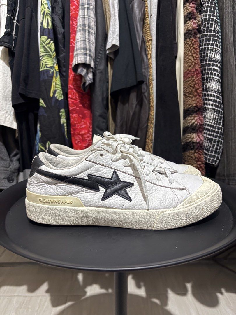 A BATHING APE MAD STA WHITE SNEAKER (Category: Sneakers) located in Naga. Submitted by sislovesme (Listing ID 1465225016, Image 1). Description: •8/10 CONDITION •SIGN OF WEAR AND MINOR HEELDRAG •NEED CLEAN •SIZE 9.5 •AUTHENTIC.