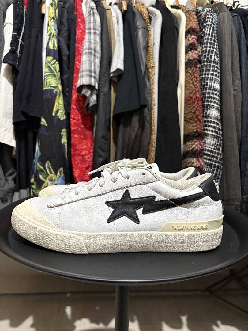 A BATHING APE MAD STA WHITE SNEAKER (Category: Sneakers) located in Naga. Submitted by sislovesme (Listing ID 1465225016, Image 2). Description: •8/10 CONDITION •SIGN OF WEAR AND MINOR HEELDRAG •NEED CLEAN •SIZE 9.5 •AUTHENTIC.