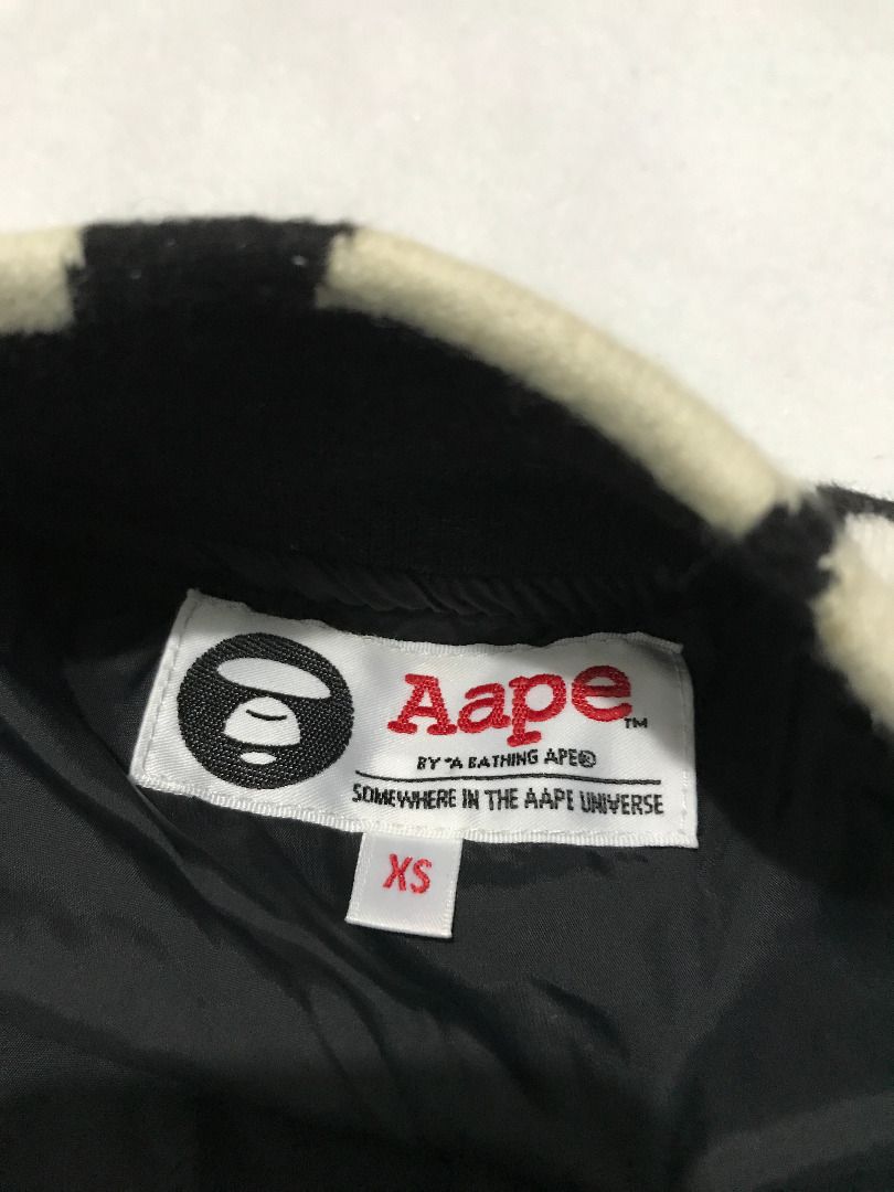 AAPE By A Bathing Ape Bomber Jacket （分類：外套及戶外衣服）位於 Hong Kong。 由 kelvin84hk 提交（商品編號 1465300353，圖片 9）。簡介： AAPE By A Bathing Ape Bomber Jacket 80% new 有D白色印 size XS Shoulder 57cm Chest 57cm Sleeve 49cm Long 66cm。