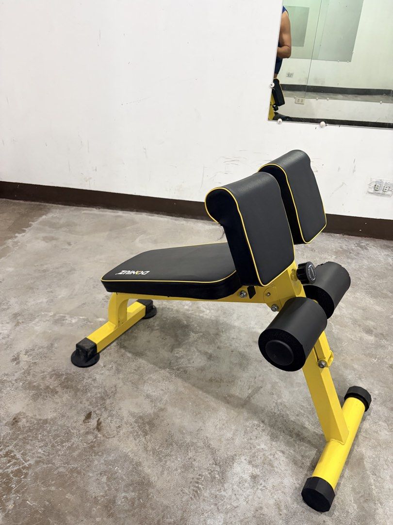 Abdominal/ Preacher bench (Category: Cardio & Fitness Machines) located in Manila. Submitted by kyle.cc (Listing ID 1465284520, Image 1). Description: FS Abdominal/ preacher curl bench -Good condition pa paddings walang punit pati foam -adjustable seat -foldable Rfs: declutter, rarely used.