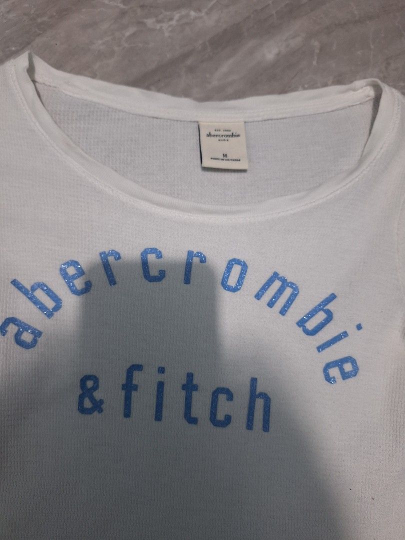 Abercrombie long sleeves Y2k tops (Category: Longsleeves) located in Palayan City. Submitted by erae_lf (Listing ID 1465349645, Image 2). Description: no issue very good condition size fits xs - s width: 15" length: 22" dm loc: palayan city nueva ecija.