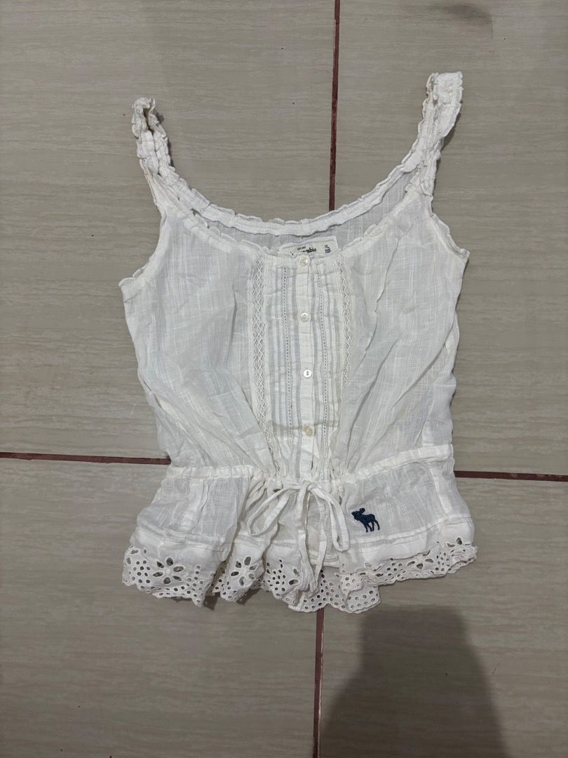 Abercrombie Vintage Camisole Top (Category: Sleeveless) located in Butuan. Submitted by gwensfinds (Listing ID 1465256286, Image 1). Description: XL kids, Small Adult.