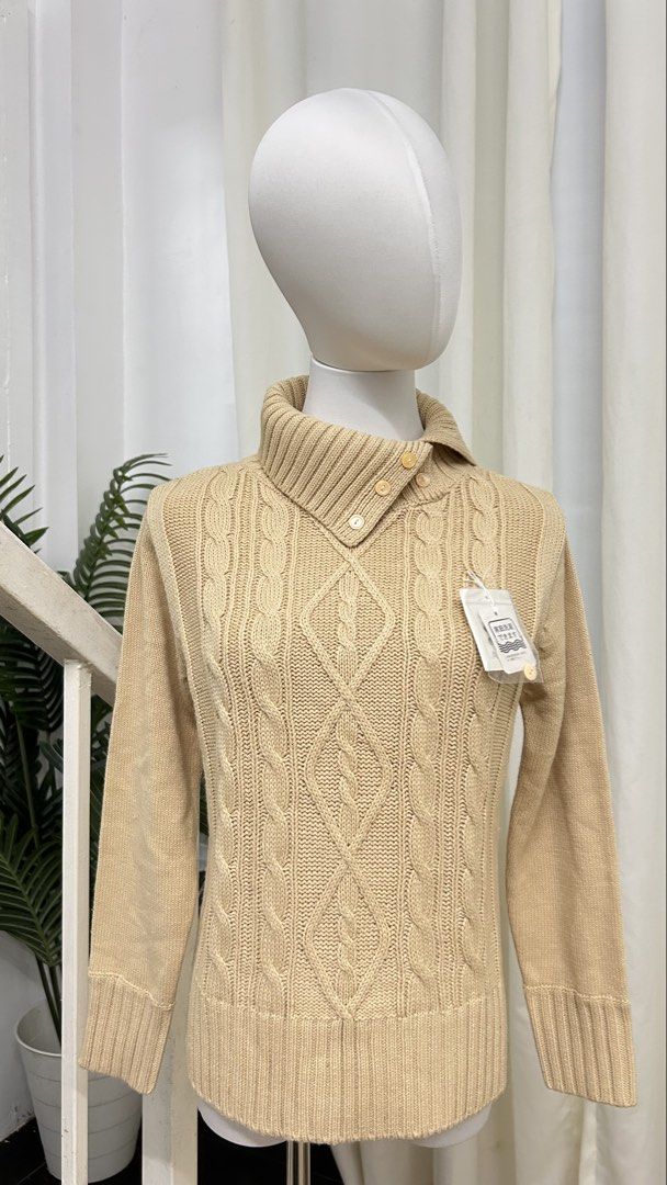 AC*BEE Japan Cable Knit Button Collar Sweater Beige Medium–Semi Large (Category: Longsleeves) located in San Jose del Monte. Submitted by vanessabarredo (Listing ID 1465365338, Image 3). Description: BRAND: AC*BEE NEW / UNUSED From Japan 🇯🇵 Beautiful warm beige cable-knit sweater featuring a distinctive asymmetrical buttoned high collar. Classic, cozy silhouette with a subtle Japanese vintage/preppy feel. * 100% Acrylic * Cable knit front * But
