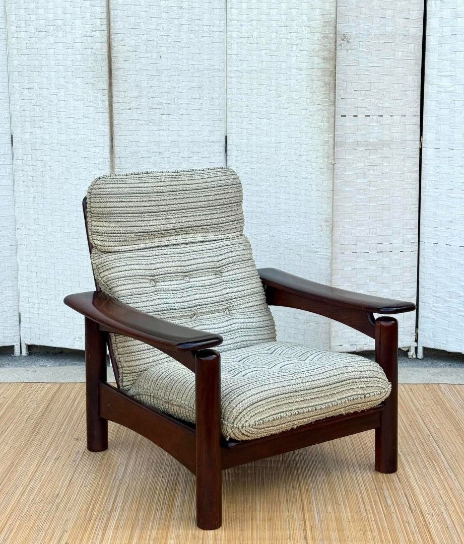 Accent Chair (Category: Chairs) located in Meycauayan. Submitted by marygracecasimiro (Listing ID 1465227454, Image 1). Description: JAPAN SURPLUS KARIMOKU FABRIC ACCENT CHAIR IN GOOD CONDITION SIZE: 13.5H x 32L x 28W inches💚 Price:9,500.