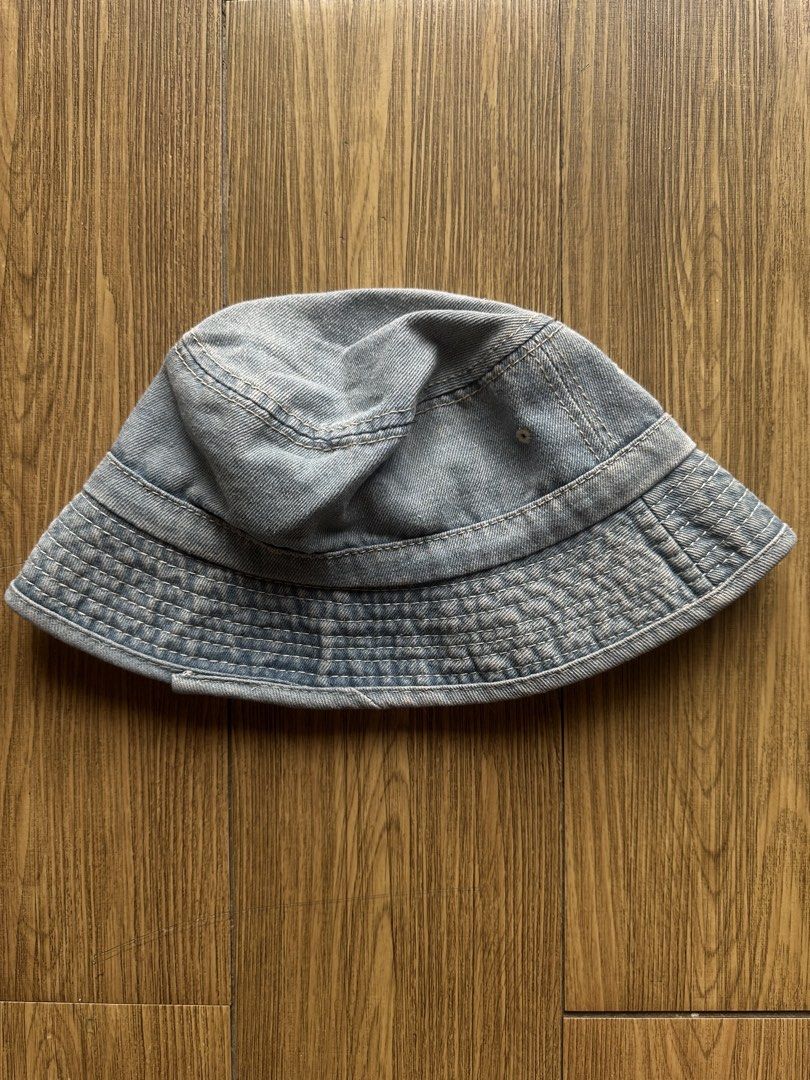 Acid washed bucket hat (Category: Hats & Beanies) located in Caloocan City. Submitted by 2ndfash (Listing ID 1465190688, Image 1). Description: .
