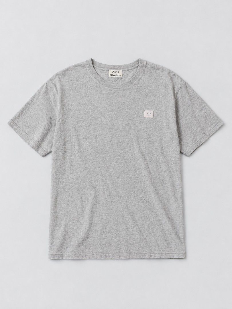 Acne Studios 2010s Face Patch Tee (Category: Tshirts & Polo Shirts ) located in Lapu Lapu. Submitted by rebuild.arkives (Listing ID 1465346068, Image 1). Description: Acne Studios 2010s Face Patch Tee ‎ ‎📏 Size Guide (Inches): ‎Length: 28.5 ‎Width: 20.5 ‎Color: 10/10 ‎Condition: 10/10 ‎Issue: None ‎📝 Heads up: ‎• This is a thrift item so please manage your expectations. ‎• Color may slightly differ due to lighting. ‎• Washed and ready to wear. 