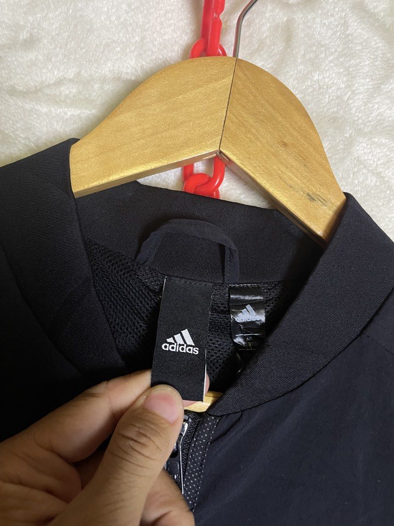 Adidas (Category: Coats, Jackets and Outerwear) located in Molave. Submitted by ikong_thrift07 (Listing ID 1465222190, Image 3). Description: .