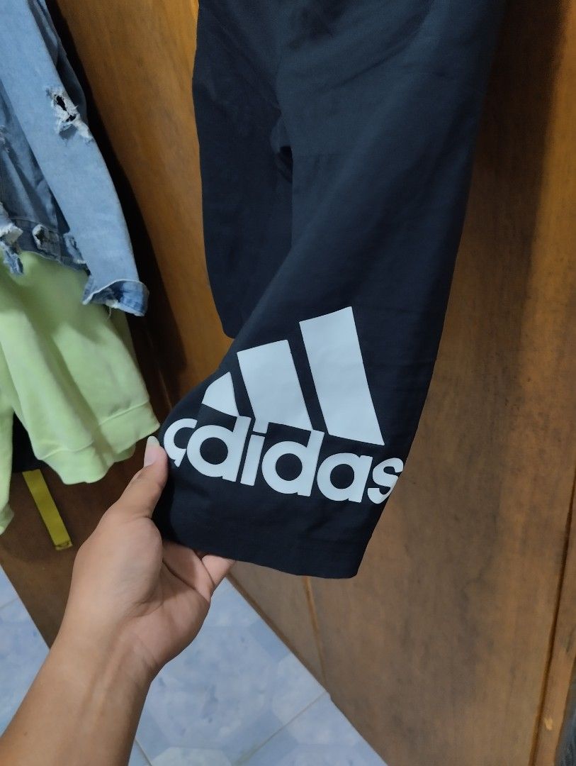 Adidas 3/4 dri fit shorts (Category: Shorts) located in Asturias. Submitted by zajk_hero (Listing ID 1465221008, Image 3). Description: Adidas 3/4 dri fit running training shorts W27-36 L24 Excellent condition Erased print.