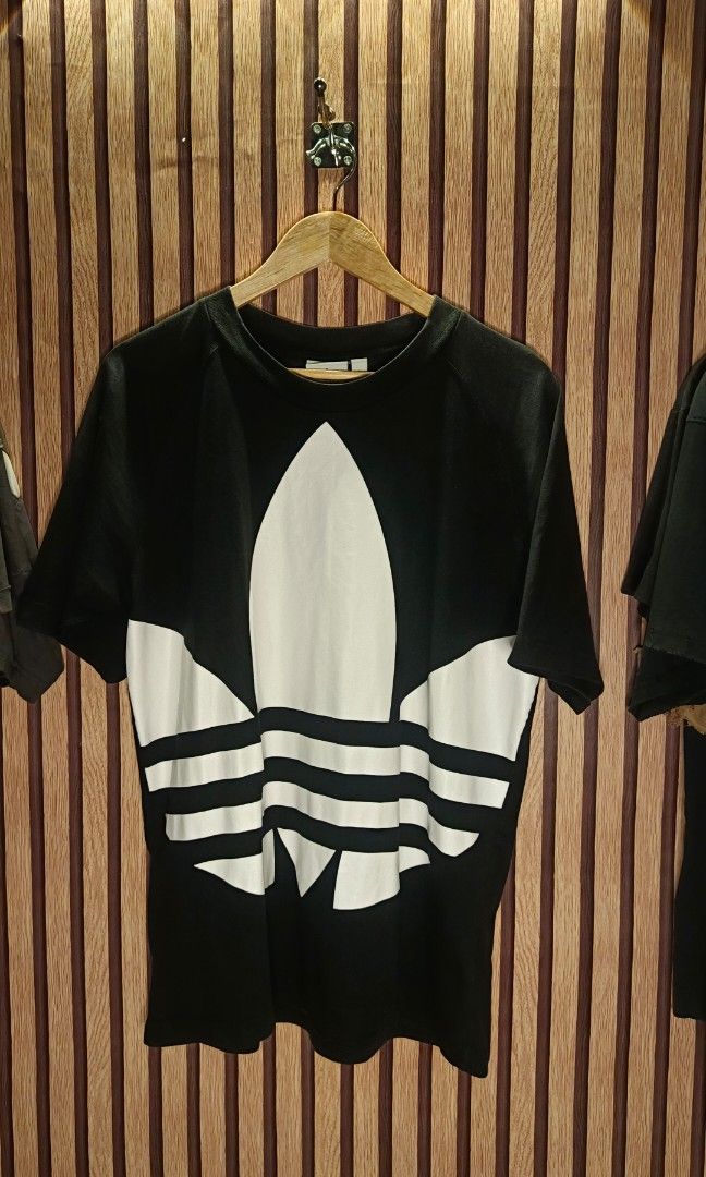 Adidas Big logo (Category: Activewear) located in Caloocan City. Submitted by _jerald_ (Listing ID 1465280224, Image 1). Description: authentic 100%.