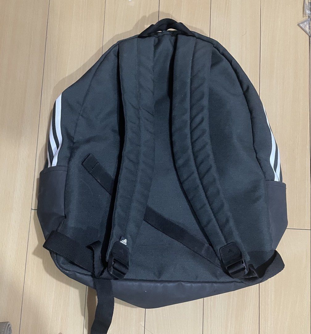ADIDAS CLASSIC 3-STRIPES BACKPACK (Category: Backpacks) located in Marikina City. Submitted by icebear0821 (Listing ID 1465348171, Image 2). Description: .