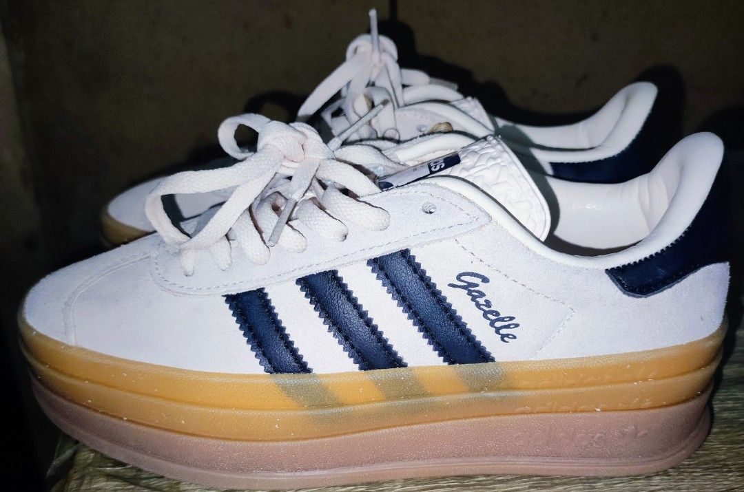 Adidas Gazelle (Category: Sneakers) located in General Trias. Submitted by dexieshop (Listing ID 1465351049, Image 1). Description: * Adidas Gazelle Mall pull-out *Color: Beige with Black Stripes *Authenticity not guaranteed * Fit to Size 6 *Payment via gcash or BDO bank *Delivery via Grab/Lalamove/J&T *Shipping c/o Buyer.