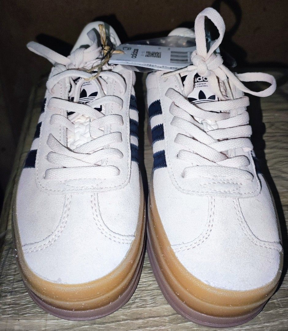 Adidas Gazelle (Category: Sneakers) located in General Trias. Submitted by dexieshop (Listing ID 1465351049, Image 2). Description: * Adidas Gazelle Mall pull-out *Color: Beige with Black Stripes *Authenticity not guaranteed * Fit to Size 6 *Payment via gcash or BDO bank *Delivery via Grab/Lalamove/J&T *Shipping c/o Buyer.
