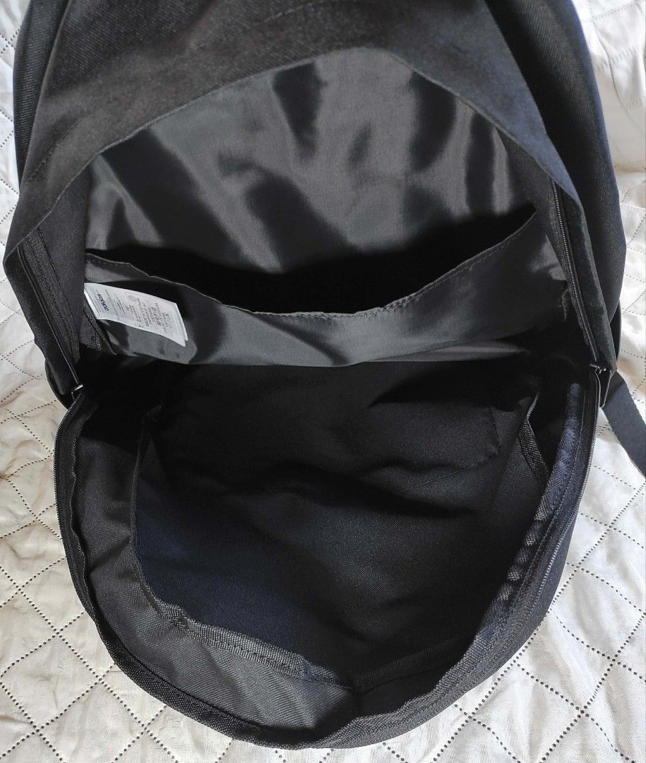Adidas Lifestyle Backpack (Category: Backpacks) located in Laoag. Submitted by pa-010 (Listing ID 1465234680, Image 3). Description: Highlights - Volume: 27.5 L Dimensions: 15 cm x 36 cm x 44 cm Padding: 100% polyethylene Main body and lining: 100% polyester (recycled) Side slip-in pockets Front zip pocket - Zip main compartment Description The backpack is, well, back. This adidas classic offers a stylish way to store all your stuff. From your re