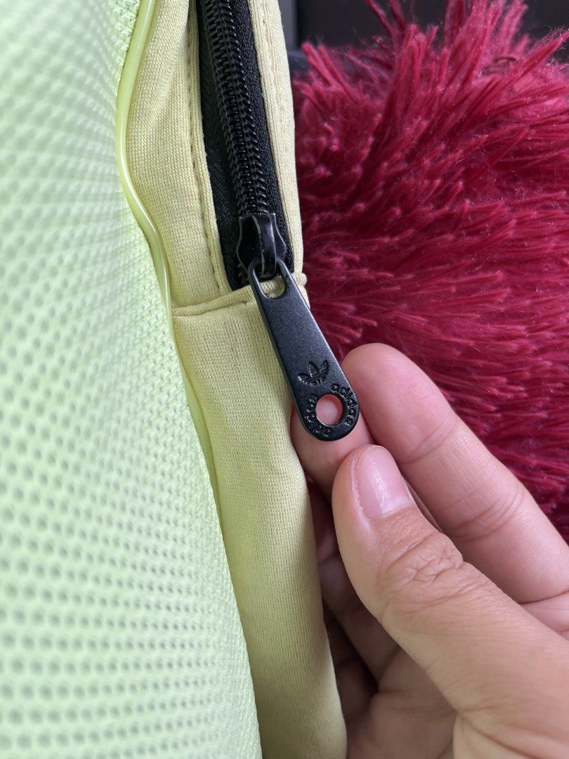 Adidas Originals Backpack (Category: Backpacks) located in Reina Mercedes. Submitted by beyondthebagsph (Listing ID 1465196405, Image 2). Description: ADIDAS Originals Backpack 100% Original Large size May padded laptop compartment Very good condition Labhan niyo nalang DM 📥.