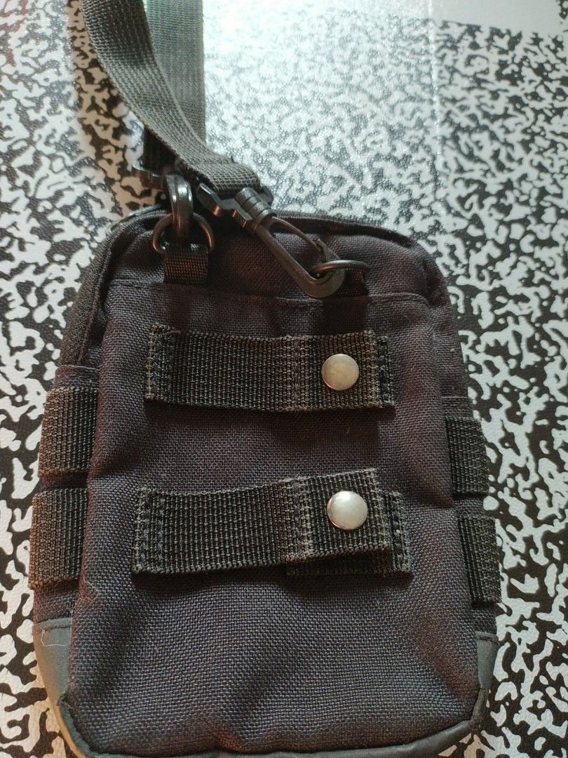 Adidas sling bag (Category: Sling Bags) located in Manila. Submitted by timtam04 (Listing ID 1465379847, Image 2). Description: .