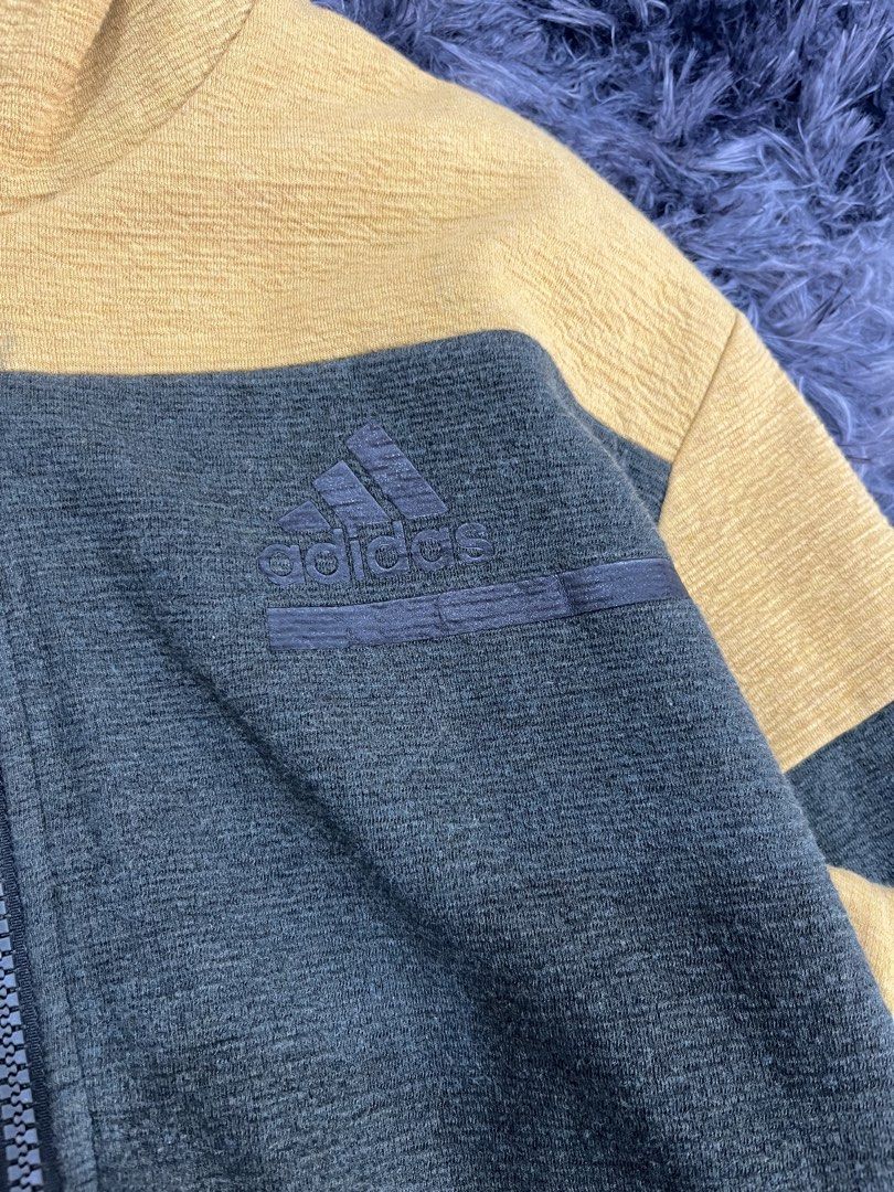 Adidas Techfleece (Category: Coats, Jackets and Outerwear) located in Manila. Submitted by cjcuevas_05 (Listing ID 1465213174, Image 2). Description: 📍Tanza Cavite Dimes: 20x27 Issue: Mantsa part Gcash only, Can ship thru JnT/orange check out.