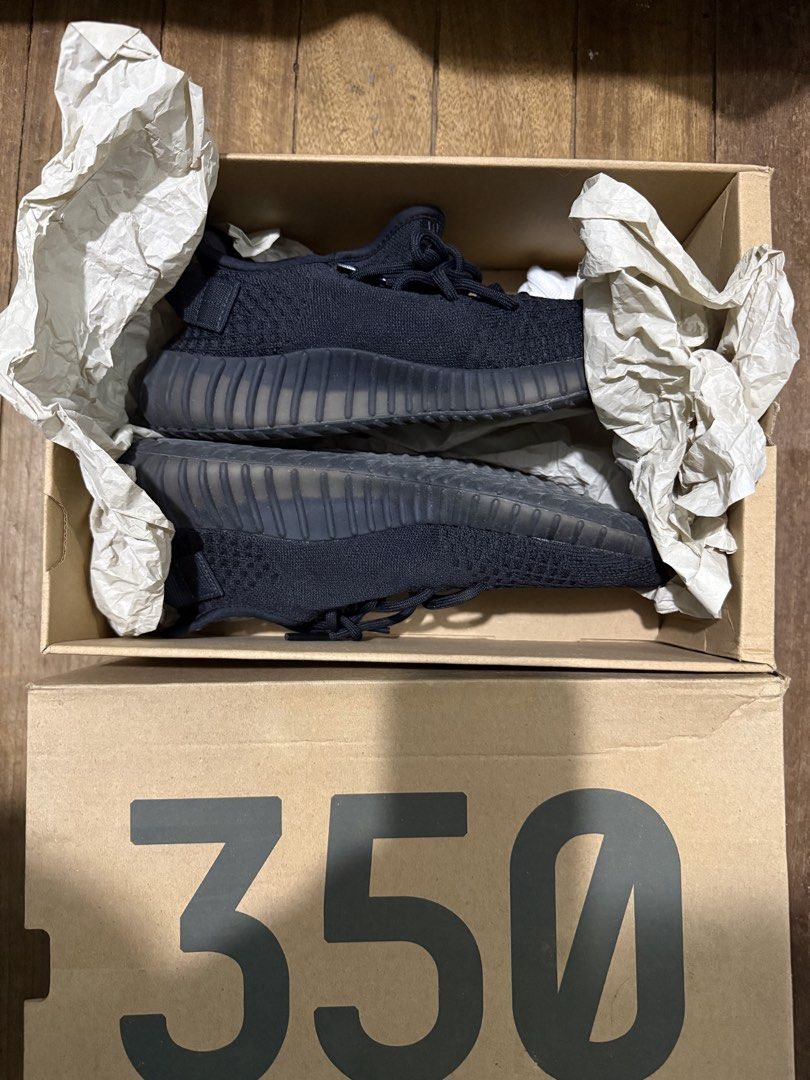 Adidas Yeezy Boost 350 V2 Onyx (Category: Sneakers) located in Manila. Submitted by deanise_jil (Listing ID 1465295993, Image 1). Description: FS: Adidas Yeezy Boost 350 V2 “Onyx” (NEGOTIABLE FOR SURE BUYER) Size: US 8 / UK7 1/2 / EUR 41 Style Code: HQ4540 • Condition: VNDS (Very Near Deadstock) / Basically Like New. • Inclusions: Complete with its original matching box and inner paper wrap. • Pass to lowballers and trade offers. GCash/Cash on me