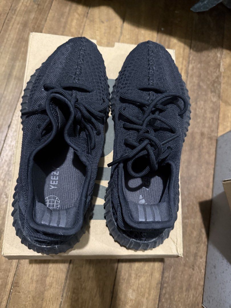 Adidas Yeezy Boost 350 V2 Onyx (Category: Sneakers) located in Manila. Submitted by deanise_jil (Listing ID 1465295993, Image 3). Description: FS: Adidas Yeezy Boost 350 V2 “Onyx” (NEGOTIABLE FOR SURE BUYER) Size: US 8 / UK7 1/2 / EUR 41 Style Code: HQ4540 • Condition: VNDS (Very Near Deadstock) / Basically Like New. • Inclusions: Complete with its original matching box and inner paper wrap. • Pass to lowballers and trade offers. GCash/Cash on me