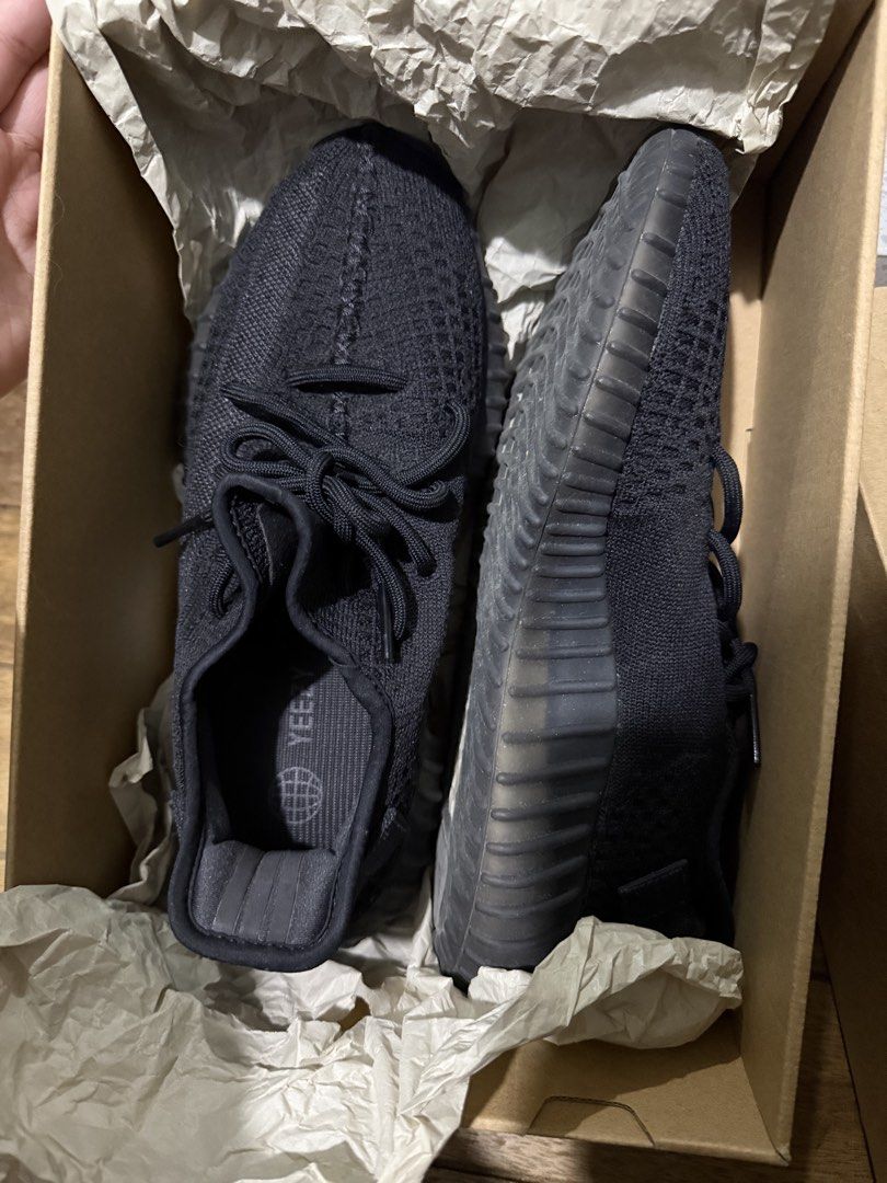Adidas Yeezy Boost 350 V2 Onyx (Category: Sneakers) located in Manila. Submitted by deanise_jil (Listing ID 1465295993, Image 2). Description: FS: Adidas Yeezy Boost 350 V2 “Onyx” (NEGOTIABLE FOR SURE BUYER) Size: US 8 / UK7 1/2 / EUR 41 Style Code: HQ4540 • Condition: VNDS (Very Near Deadstock) / Basically Like New. • Inclusions: Complete with its original matching box and inner paper wrap. • Pass to lowballers and trade offers. GCash/Cash on me